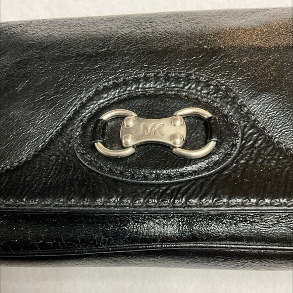 MICHAEL KORS BLACK LEATHER WRISTLET - Picture 3 of 6